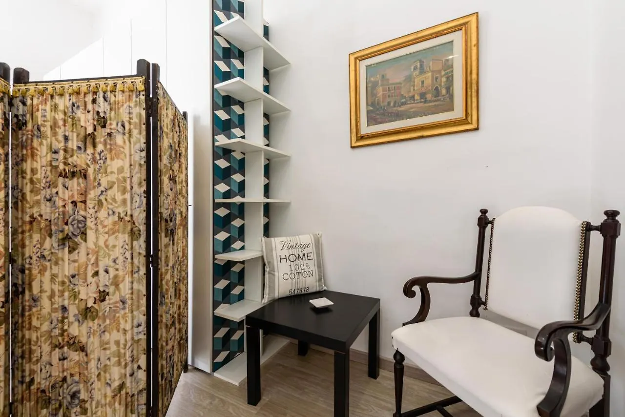 Apartment Appartamento Per 3 Persone Naples